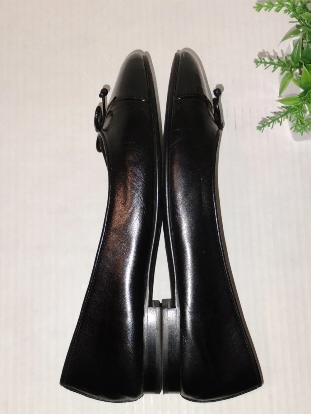 Tory Burch Black Leather Cap Toe Ballet Flats. Black in color. Womens size 8